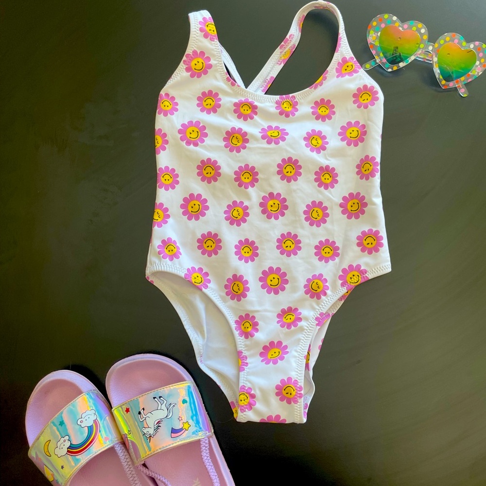 Smiley World adorable girls swimsuit. NWT Size 4-5. All tags and protections